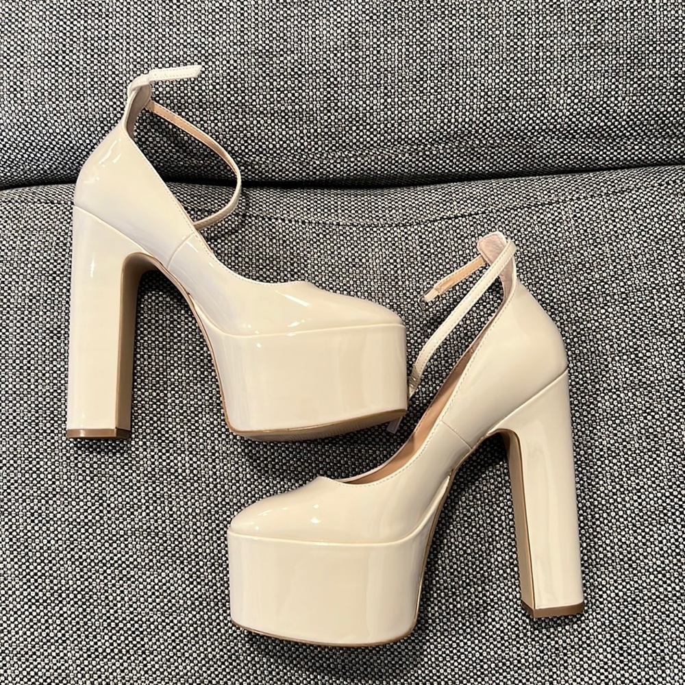 Steve Madden bone patent leather platform heels